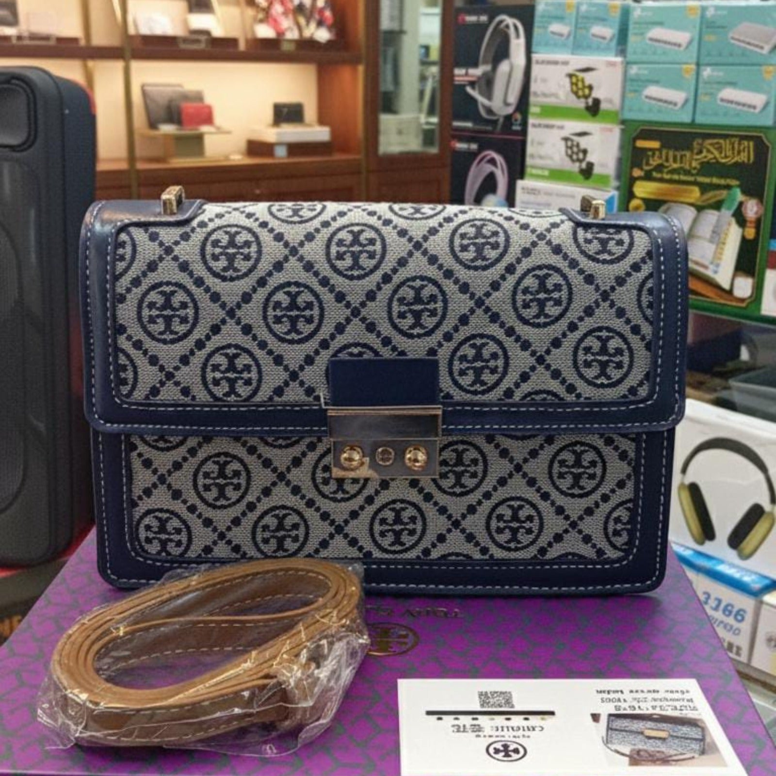 White Luxury Embossed Leather Shoulder Bag – Elegant Crossbody Purse for Women